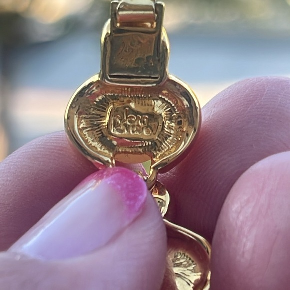 Authentic Joan rivers faux pearl and rhinestone bracelet. - Picture 2 of 4